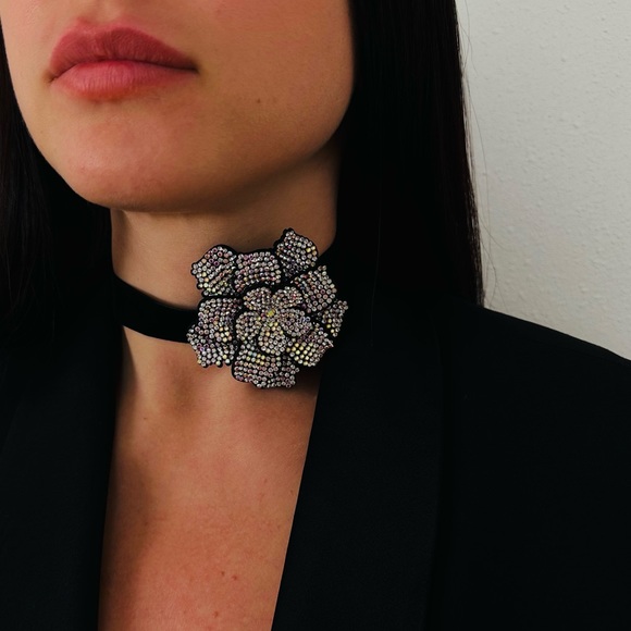 New Rhinestone Flower Choker Necklace Black Velvet - Picture 3 of 7